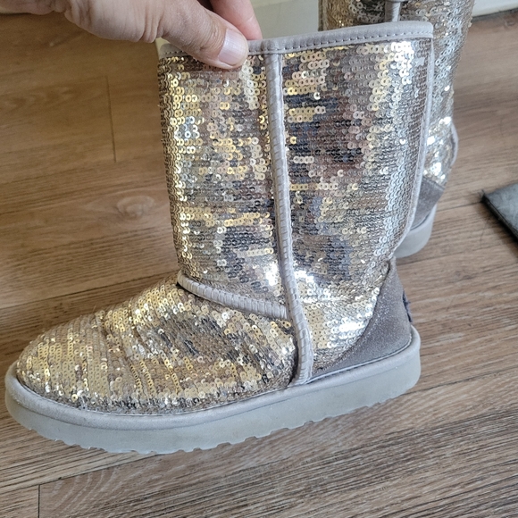 Ugg sequins 3161  boots size 7 gold - Picture 5 of 7